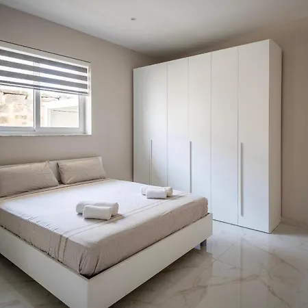 Apartment 2 Bedroom In *