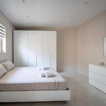 2 Bedroom In Apartment *