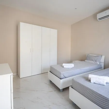 2 Bedroom In Apartment *