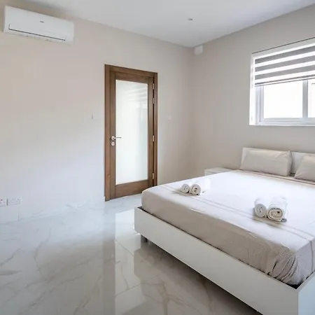 2 Bedroom In *